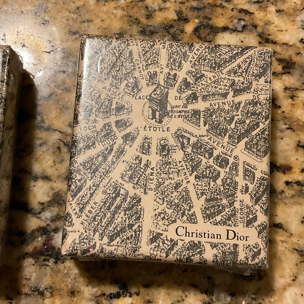 Dior Heart Padlock Cadena & Key W/Box Limited New In Box - Picture 3 of 5